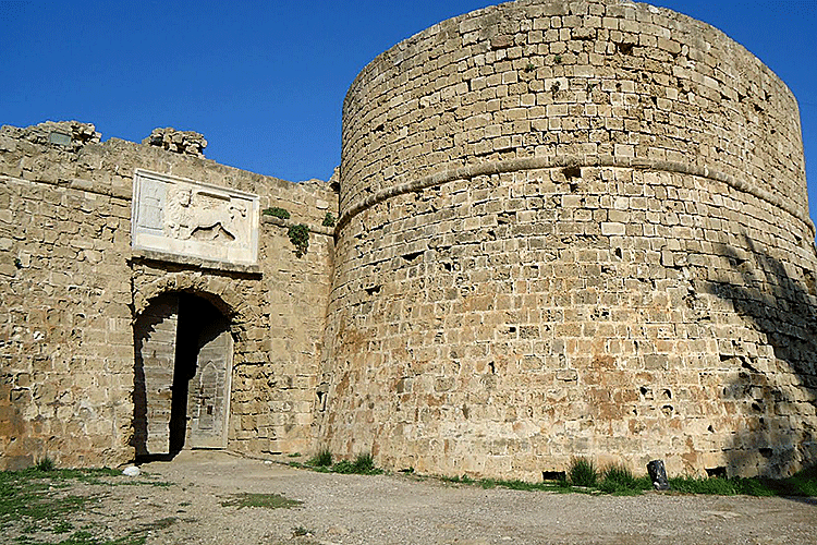 Замок Отелло